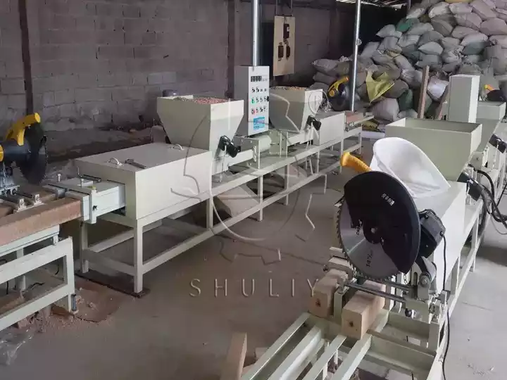 Máquina para fabricar bloques de pallets de aserrín de madera